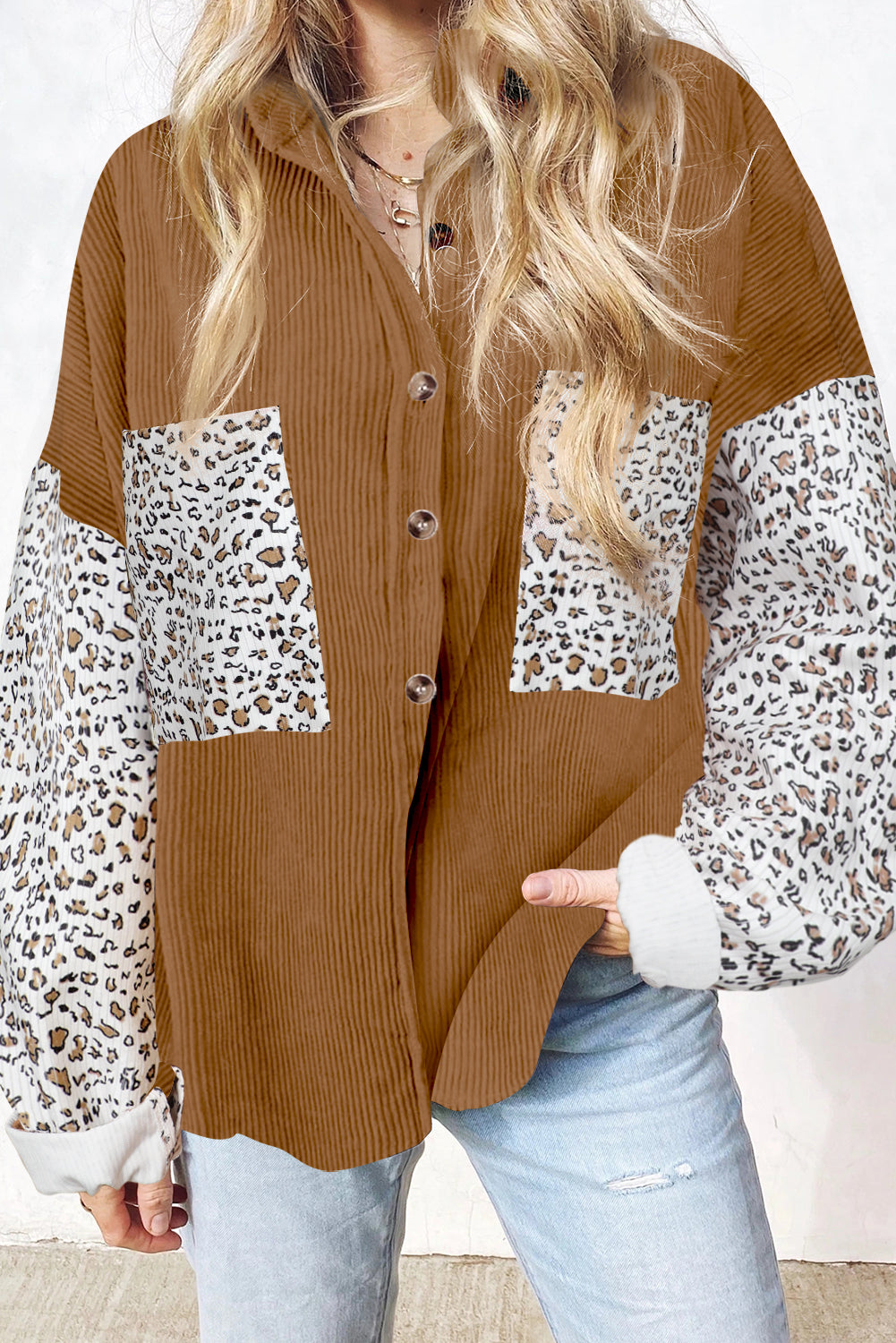Veste chemise boutonnée en velours côtelé patchwork léopard