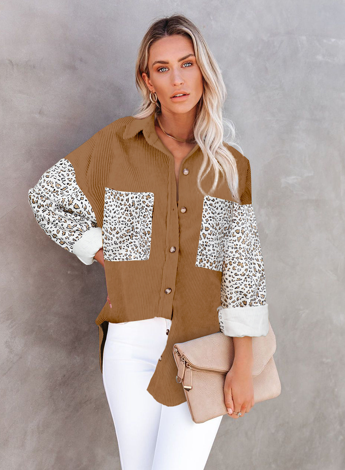 Veste chemise boutonnée en velours côtelé patchwork léopard